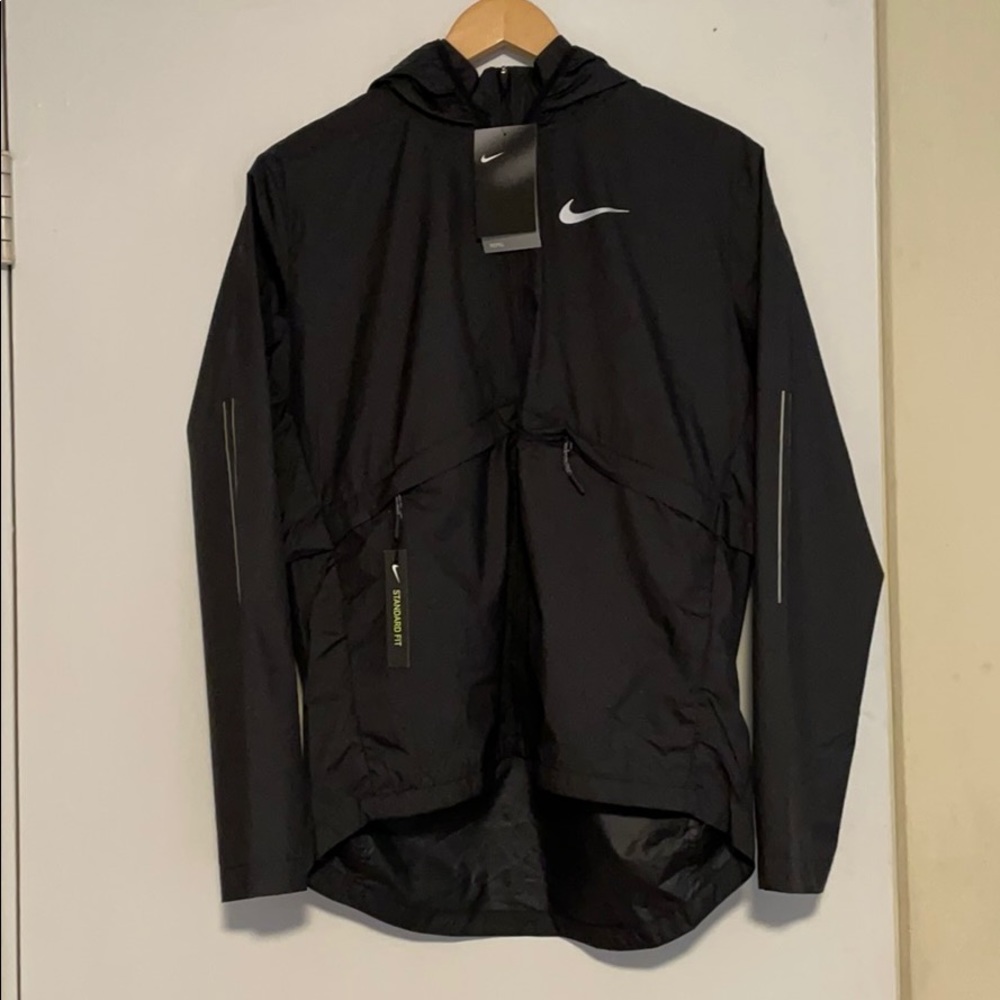 Women’s Nike windbreaker. Size MEDIUM